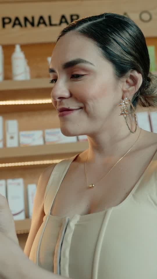 Paciente eligiendo producto en tienda